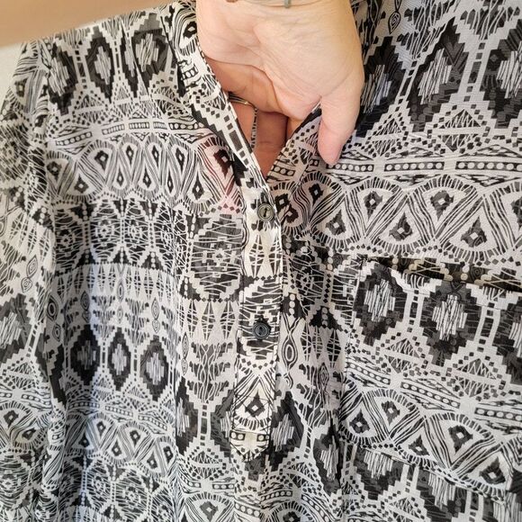 Mix and Co Aztec Popover Sheer Blouse Womens 3X Black Roll Tab Sleeve Vneck - Picture 4 of 10